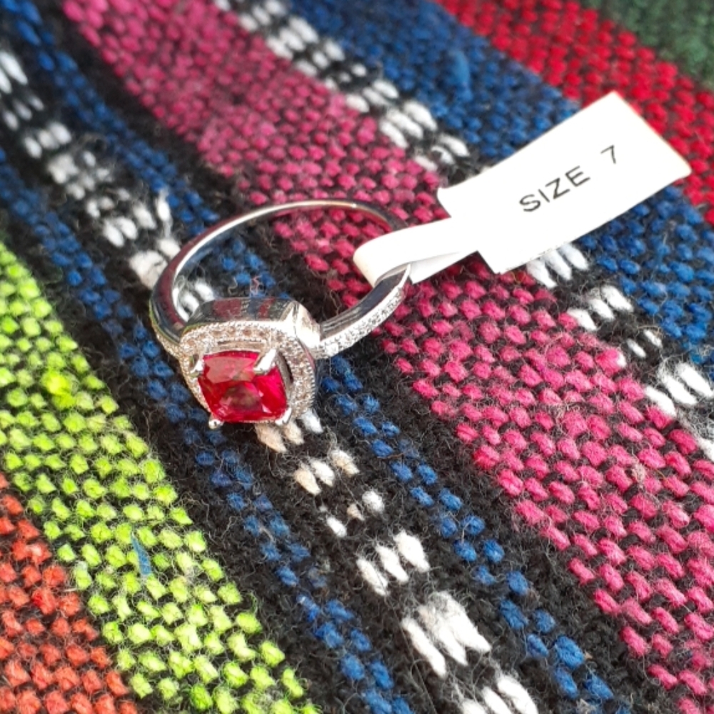 Square shaped Ruby ring - Picture 4 of 4